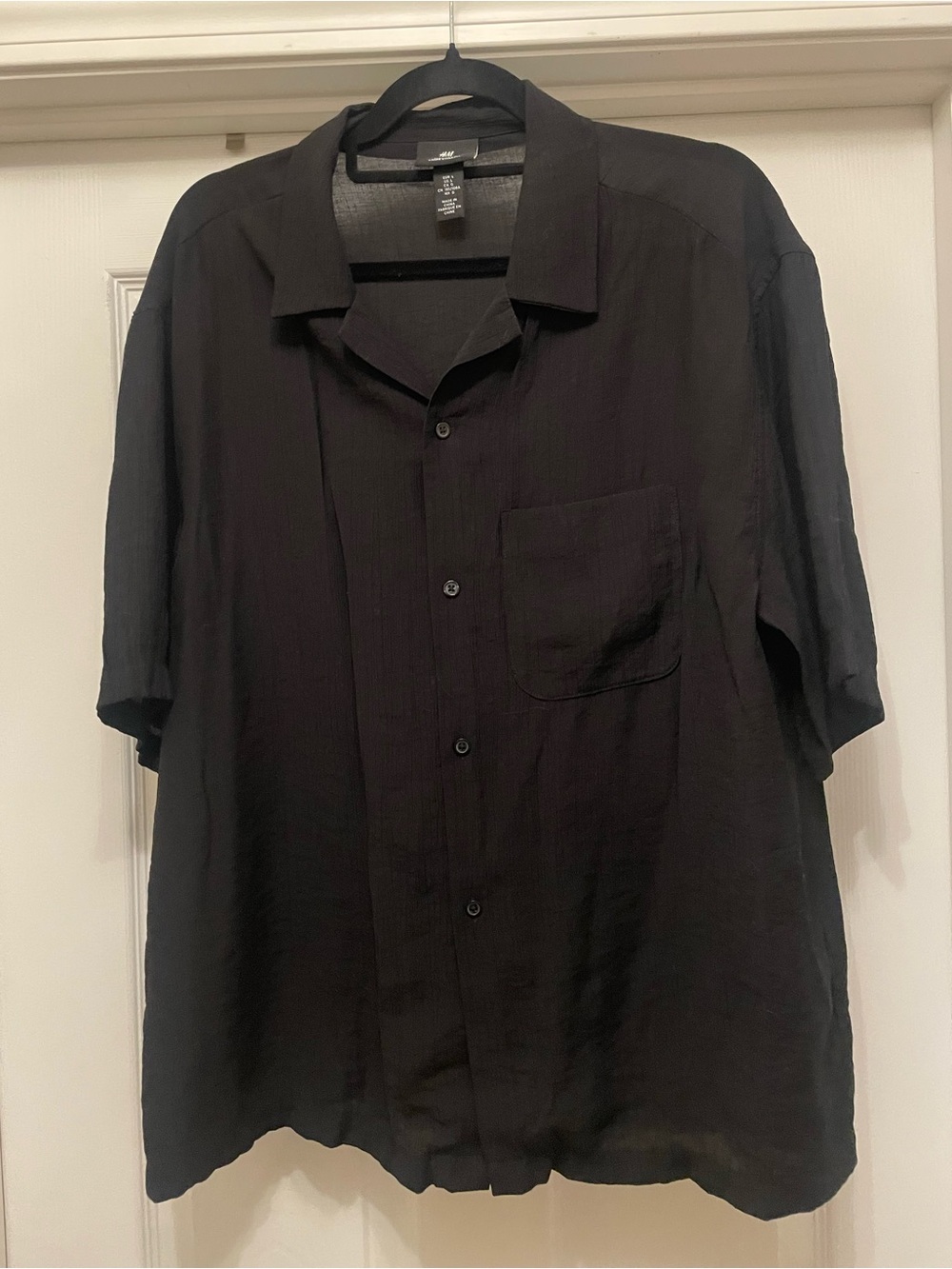 H&M Men’s Black Short-Sleeve Button-Up Shirt Regular fit, sheer, date night